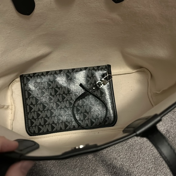 Michael Kors Large Tote - Picture 3 of 5